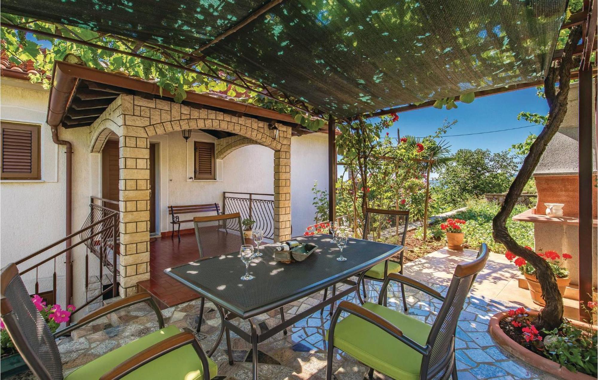 2 Bedroom Lovely Apartment In Lovran Exterior photo