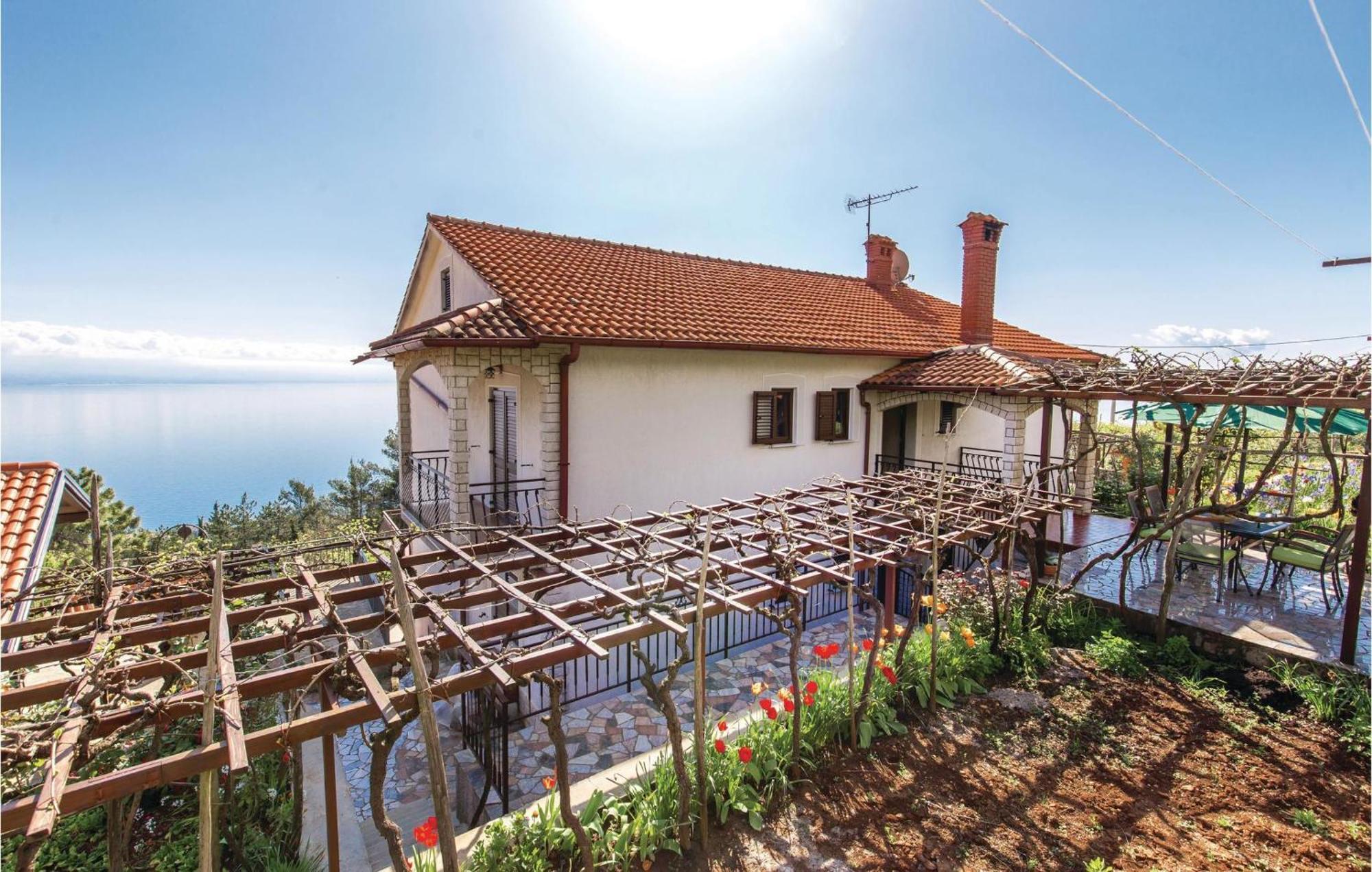 2 Bedroom Lovely Apartment In Lovran Exterior photo