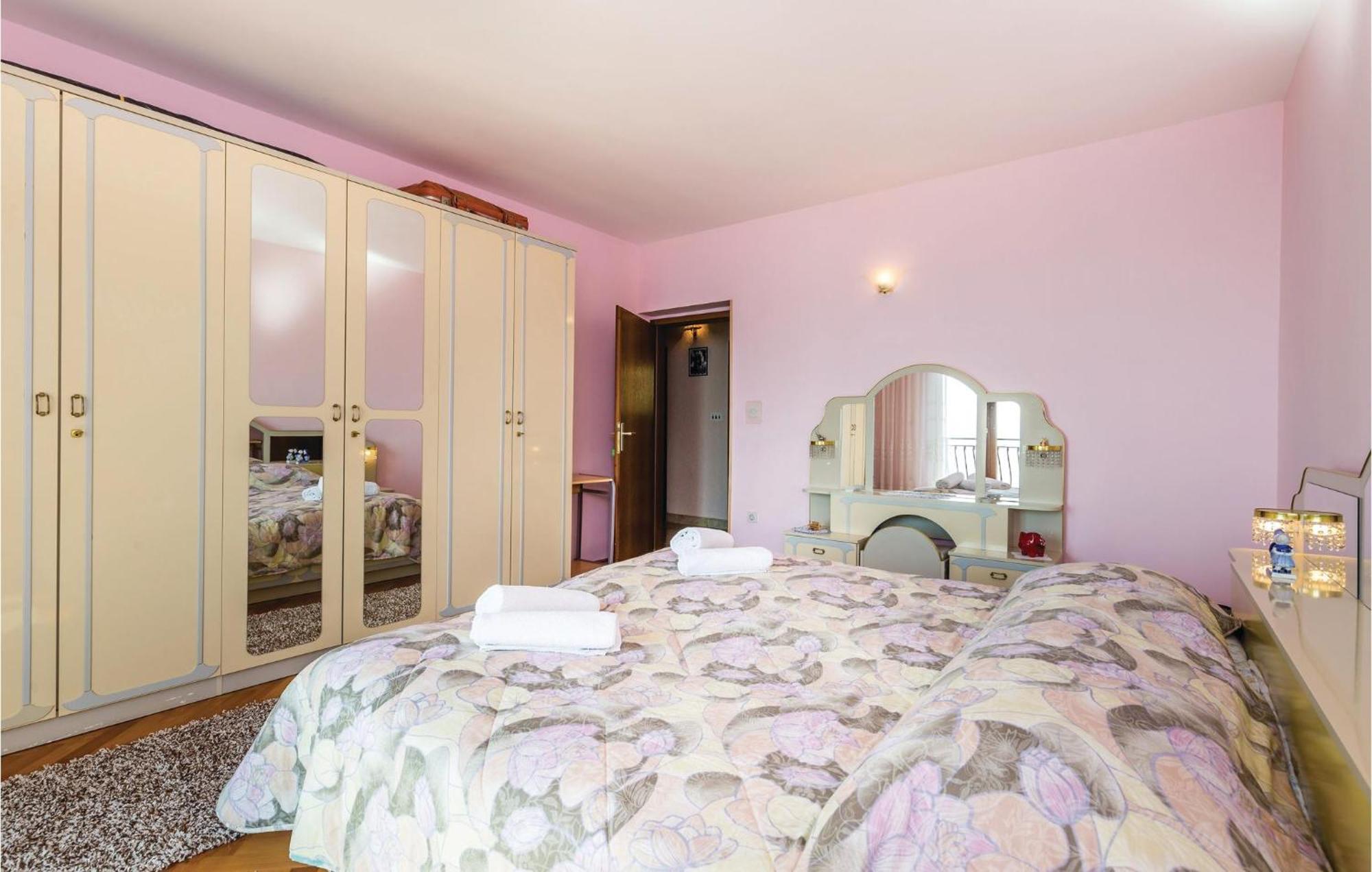 2 Bedroom Lovely Apartment In Lovran Exterior photo